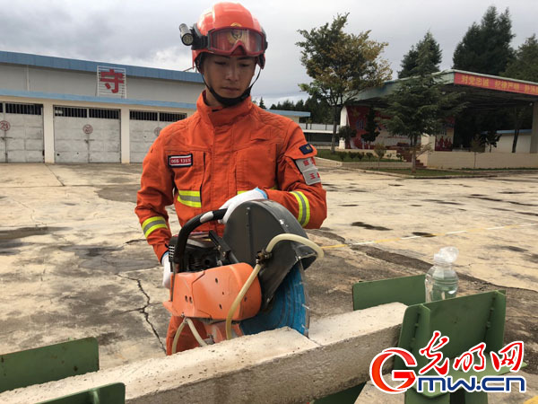 光明网■【火焰蓝一周年】组图丨绮丽云南的森林“应急先锋”