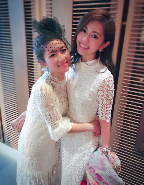 selina晒照庆生 好姐妹都在场(组图)