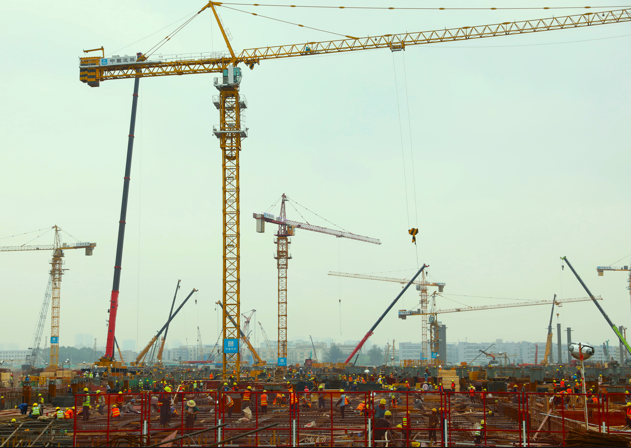 中建三局深圳国际会展中心项目五一施工忙