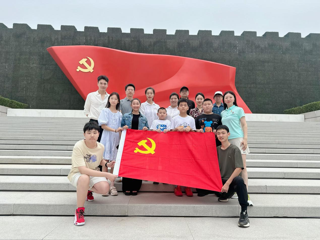 中广联合会文化艺术视听传播委员会、书画摄影委员会、新时代文明传播委员会共赴中国共产党历史展览馆开展爱国主义教育活动 中广联合会文化艺术视听传播委员会、书画摄影委员会、新时代文明传播委员会共赴中国共产党历史展览馆开展爱国主义教育活动_fororder_图片1