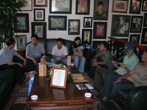 Karyawan CRI bertemu dengan pendengar Indonesia di Jakarta Tahun 2006