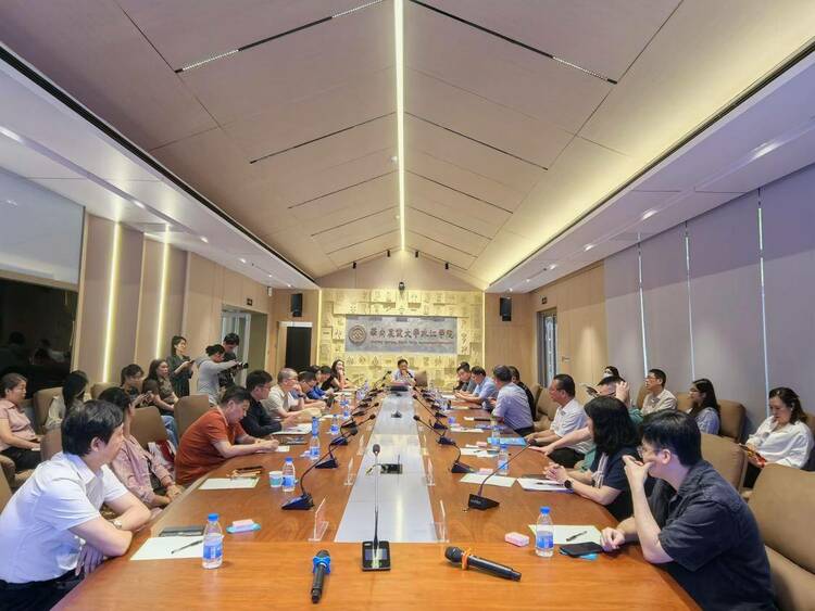 启幕网络视听新纪元 “湾区国际创作者生态园区”揭牌仪式暨园区首届高端论坛 在华珠盛大举行 启幕网络视听新纪元 “湾区国际创作者生态园区”揭牌仪式暨园区首届高端论坛 在华珠盛大举行