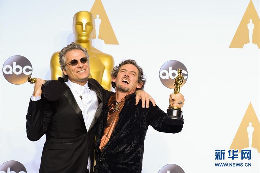 Leonardo DiCaprio menang Oscar Leonardo DiCaprio menang Oscar