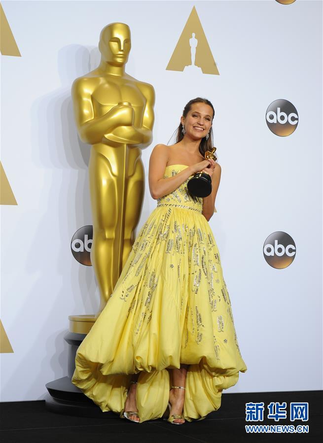 Leonardo DiCaprio menang Oscar Leonardo DiCaprio menang Oscar