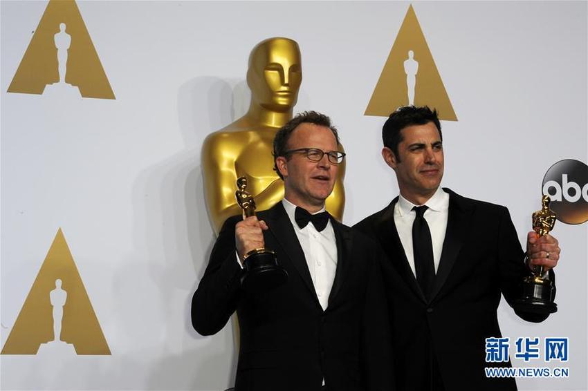 Leonardo DiCaprio menang Oscar Leonardo DiCaprio menang Oscar