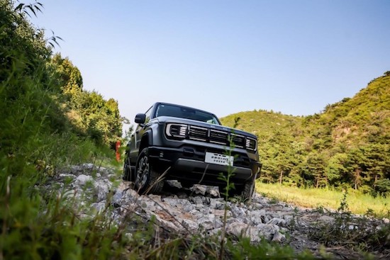 全新BJ40环塔冠军版及刀锋英雄穿越者正式上市_fororder_image004