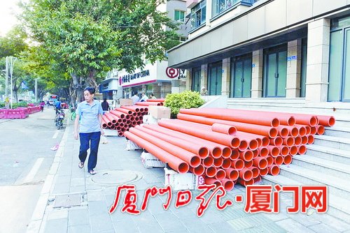 建材占道堆放、工地尘土飞扬 厦门这些施工乱象该改改