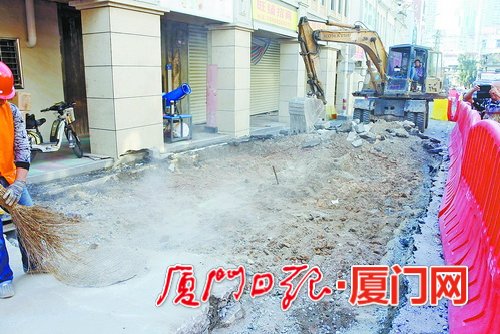 建材占道堆放、工地尘土飞扬 厦门这些施工乱象该改改