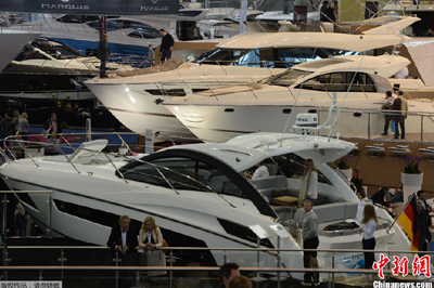 Pameran Kapal Pesiar Jerman Tampilkan Atraksi Duyung
