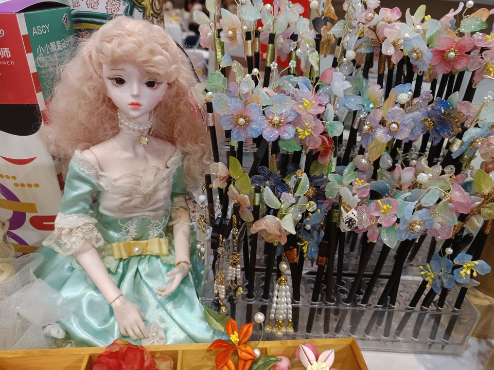 逛书博会 在书香中感受“山东手造”魅力_fororder_微信图片_20240726180550