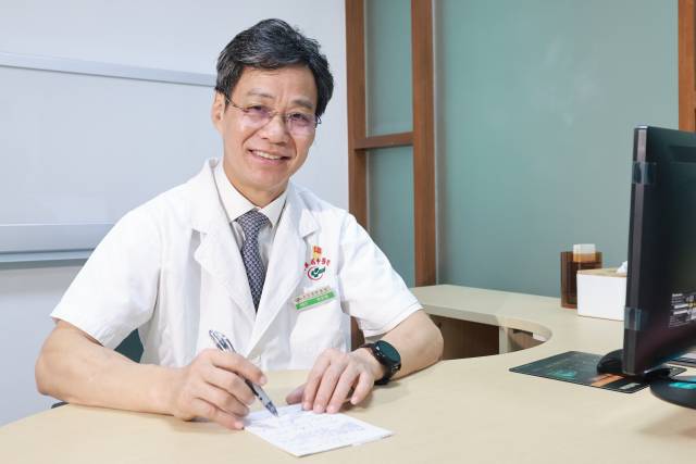 广州中医药大学副校长、广东省中医院院长张忠德: 让东方智慧焕发新生机