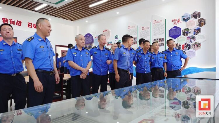 (转载)自贡高新区城管执法大队开展庆“八一”建军节主题活动
