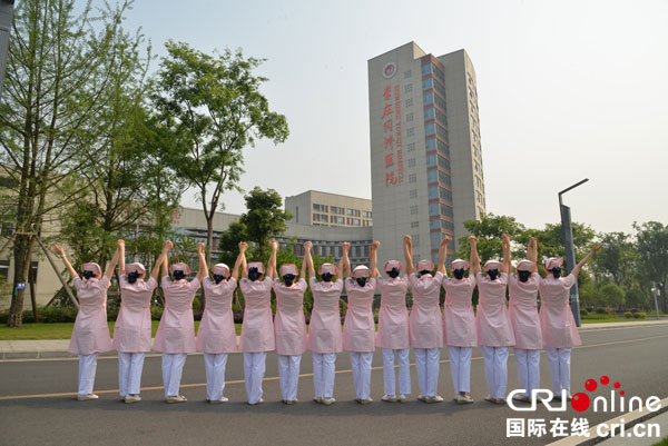 图片默认标题_fororder_我们的青春-李庄同济医院心血管内科护士展现自己的青春-（摄影王铁松）