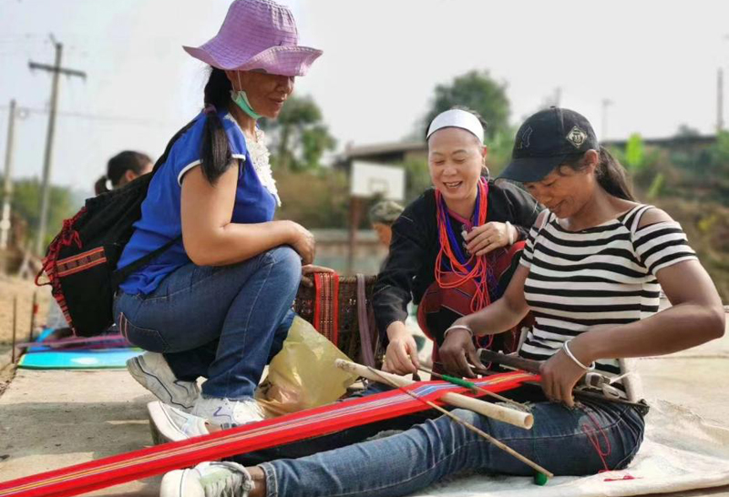 六千里路情牵一“线”,他们让“非遗”走出大山 六千里路情牵一“线”,他们让“非遗”走出大山