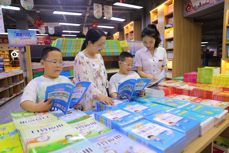 河北平泉:惠民书市让读者感受“阅读乐趣”_fororder_图片 3