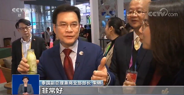 #央视网#泰国副总理进博会上当“推销员” 力推本国特产