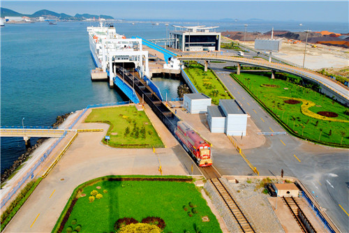 轮船载著火车跑 中铁渤海轮渡创造新时代钢铁神话