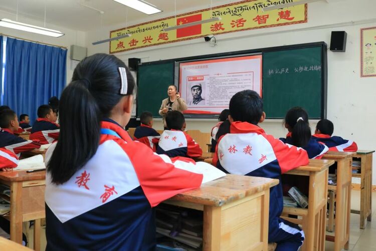 铸牢共同体 中华一家亲|耕耘在雪域 桃李遍高原——西藏教师的执教故事
