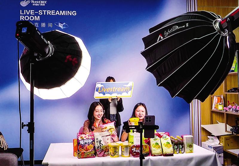 南宁:抢抓跨境电商机遇 加强培养聚集人才