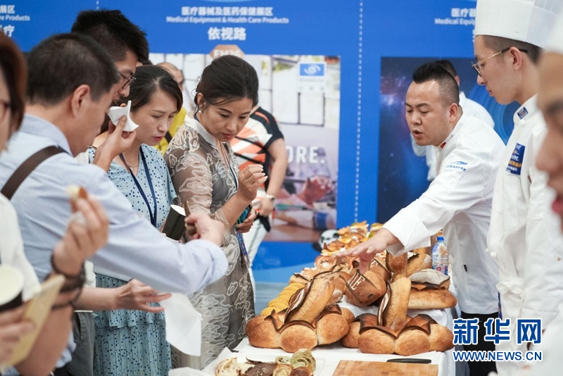 [新华网]“迎的是五洲客，计的是天下利”——进博会谱写共同发展