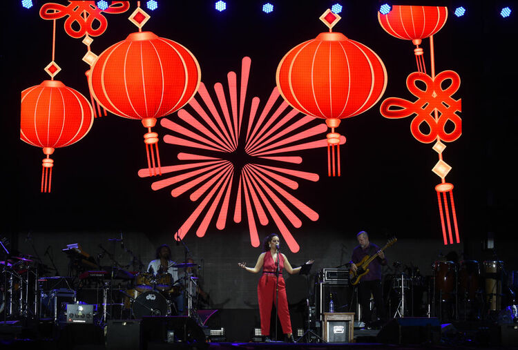巴西利亚举办沙滩艺术节中国日活动