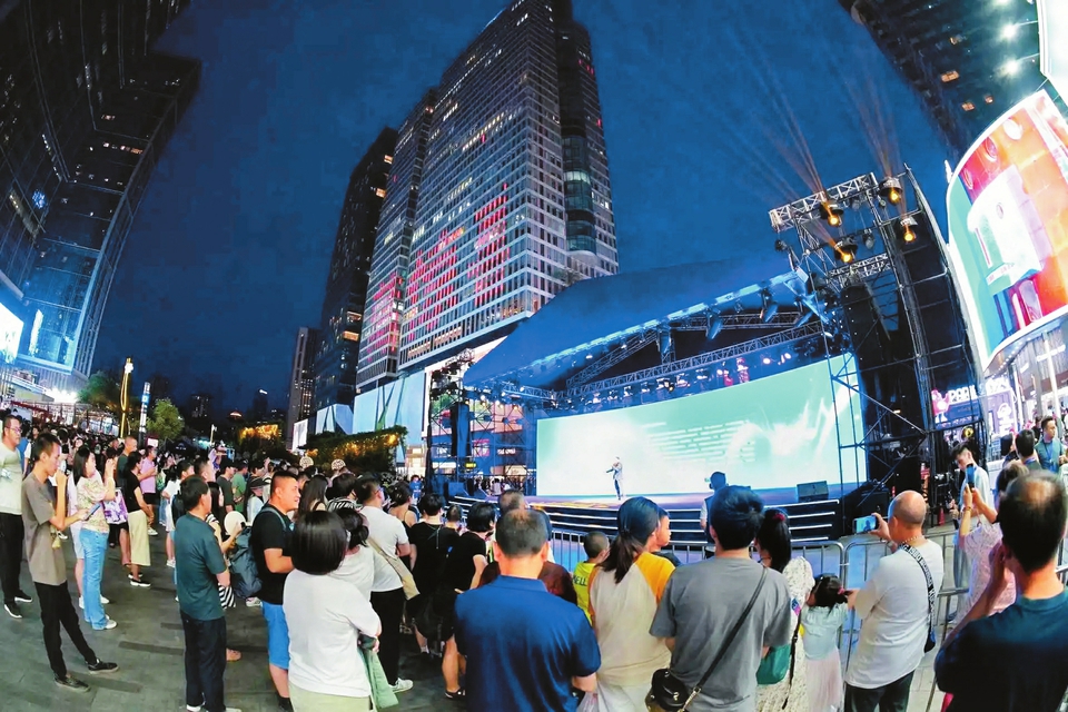 (转载)文娱旅游助力城市“出圈” 暑期成都消费市场持续“热辣滚烫”