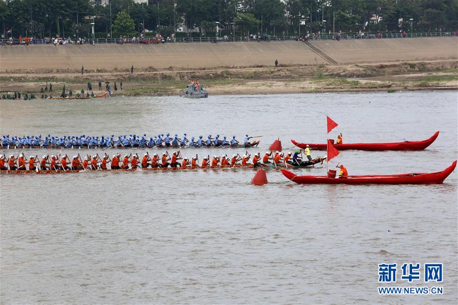 新华网■柬埔寨迎接送水节