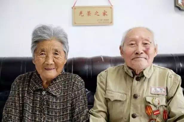 「人民日报」战斗7天6夜，全连最后只剩3人……这段往事他藏了65