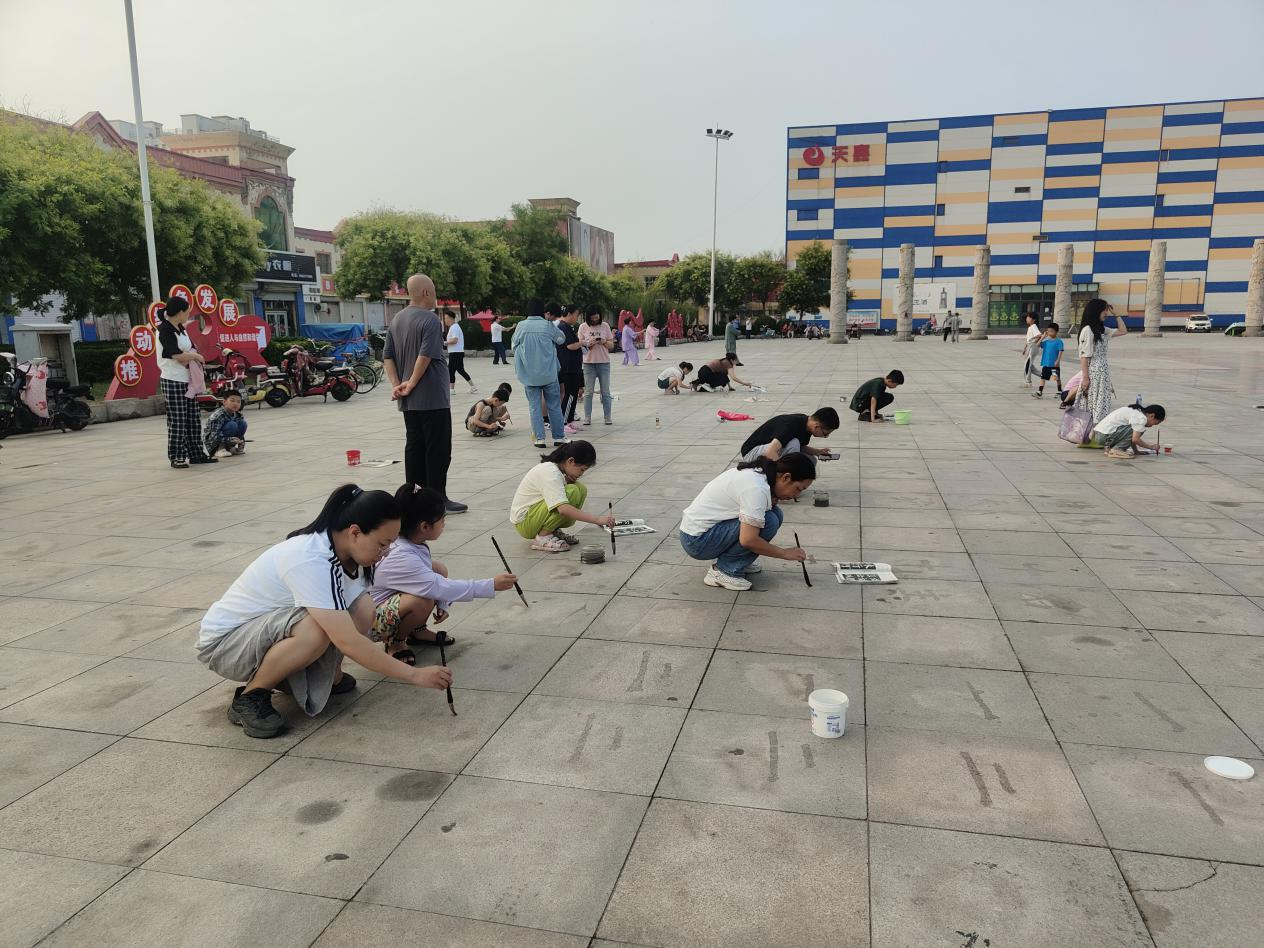 河北海兴:以地为纸 以水为墨 公益教学暖人心_fororder_图片1
