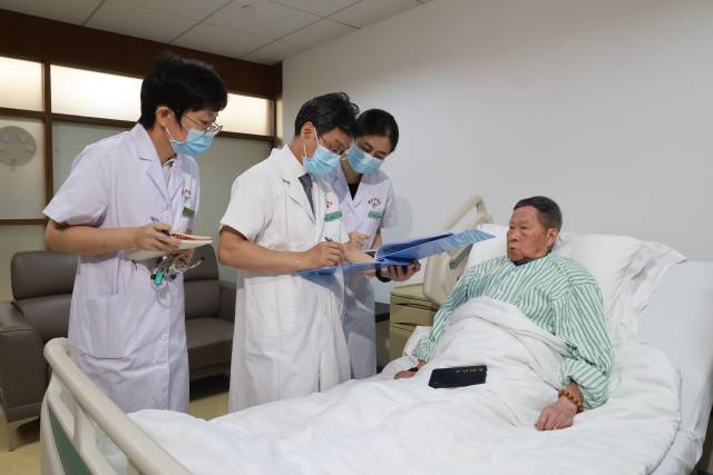 广州中医药大学副校长、广东省中医院院长张忠德: 让东方智慧焕发新生机