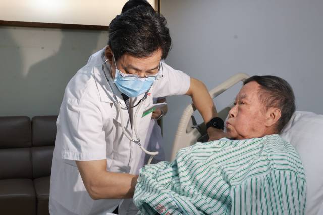 广州中医药大学副校长、广东省中医院院长张忠德: 让东方智慧焕发新生机