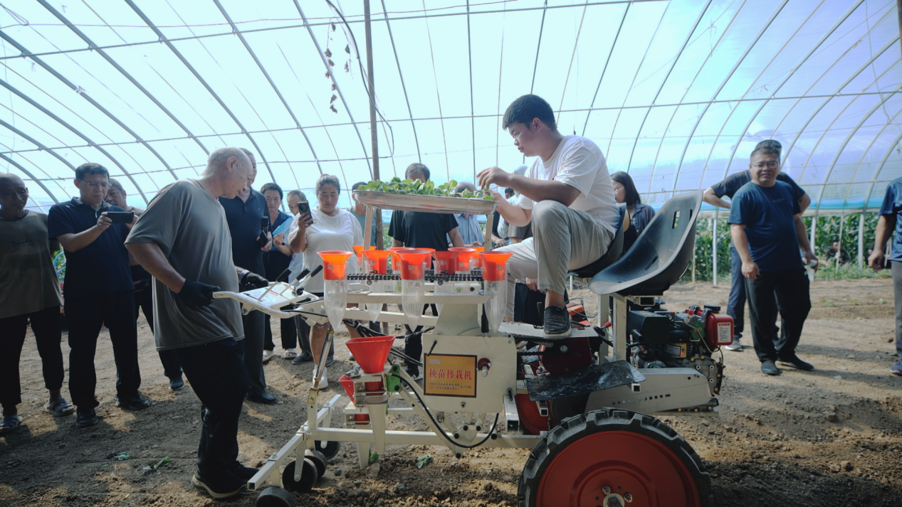 河北青县:加速设施种植全程机械化进程 助力蔬菜产业现代化_fororder_图片2