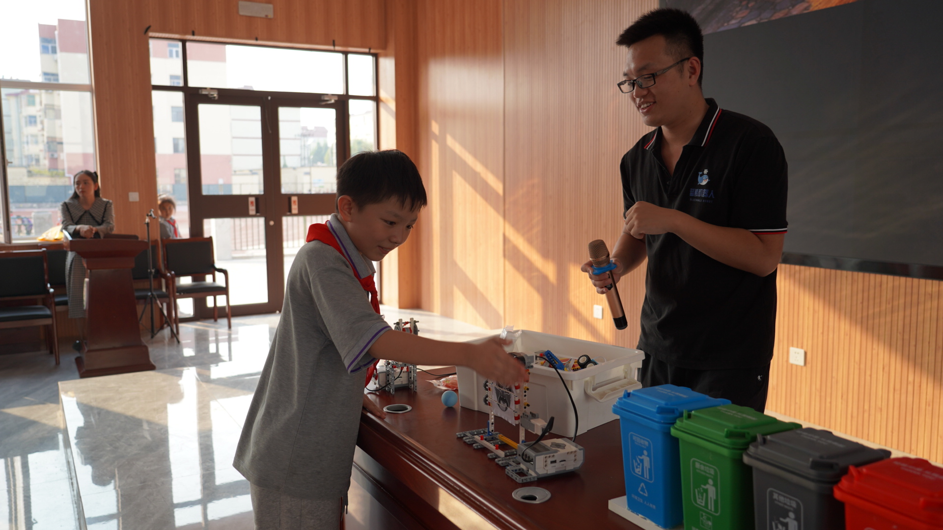 “双争”有我丨保定市满城区:用科技之光照亮青春梦想_fororder_学生亲自动手实践 摄影 高泽涛