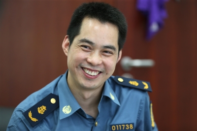 （今日热点1，导航成都，移动端）汶川地震后第一个着陆汶川的战士魏建红：难忘袍泽情