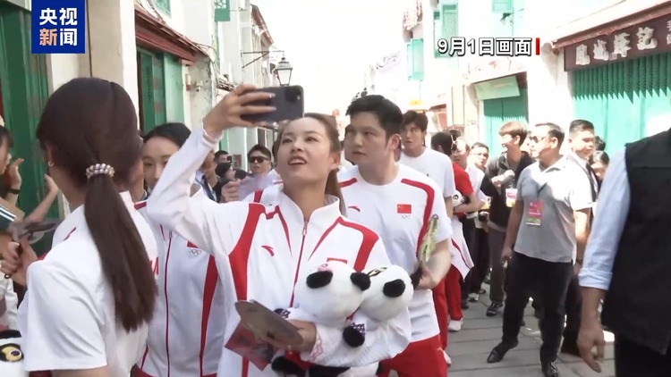 内地奥运健儿代表团访澳行程满亮点多 与民众亲切互动