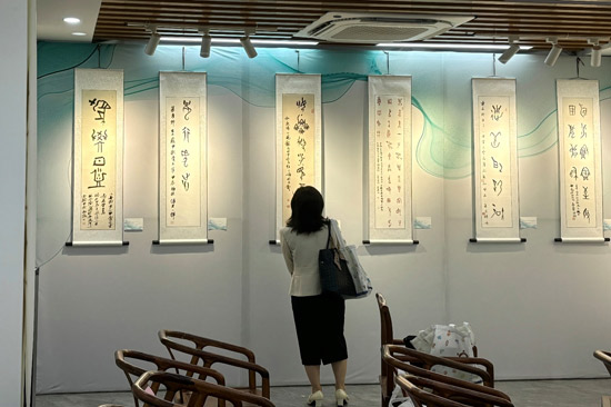 中国—东盟书画作品交流展（越南专场）在南宁开幕