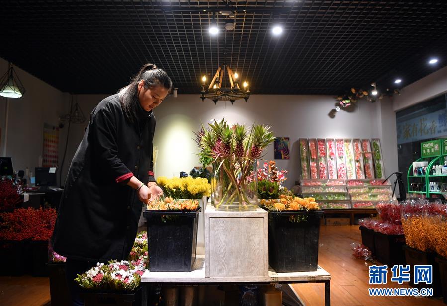 「新华网」“空中丝路”架金桥 荷兰郁金香绽放中国牡丹之乡