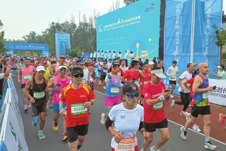 2024长治环漳泽湖马拉松赛开跑