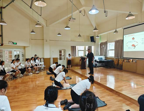 民盟成都市青羊区总支携手蓝天救援队:急救技能公益培训 共筑生命安全防线_fororder_活动现场-拍摄-米鹏