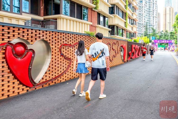 (转载)成都:兼具传统与时尚 升腾人间烟火味