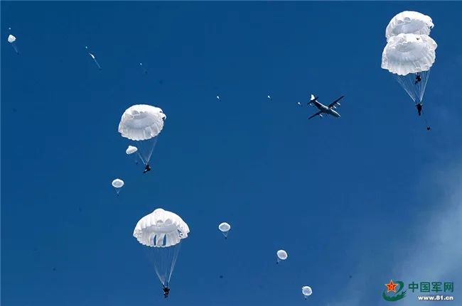 解放军报@致敬！不曾飞上天空的他们！