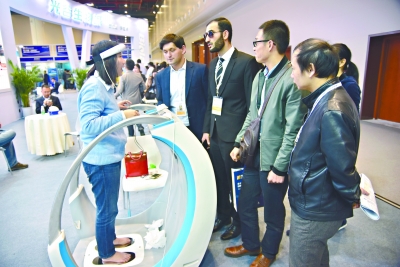 第十六届“中国光谷”国际光电子博览会开幕