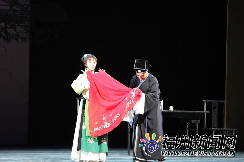 第十六届中国戏剧节在榕闭幕 闽剧《红裙记》压轴登场