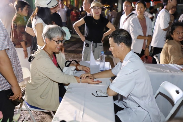 “新安岐黄夜”中医药文化夜市点亮新安江 “新安岐黄夜”中医药文化夜市点亮新安江_fororder_中医夜市1jpg