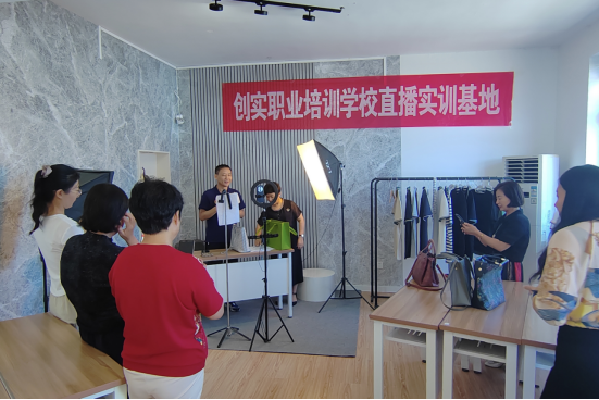 保定徐水:巾帼家政“小支点”服务就业创业“大民生”_fororder_保定徐水:巾帼家政“小支点”服务就业创业“大民生”52