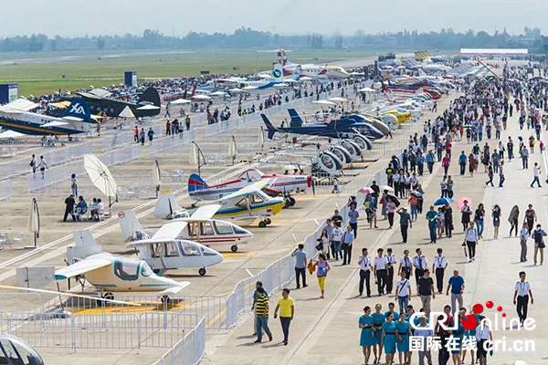 图片默认标题_fororder_2017四川国际航空航天展览会在广汉举行（广汉市委宣传部供图）