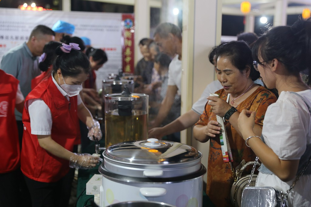 “赶集”啦!湖南衡阳县“中医集市”火爆开市_fororder_图片6(4)
