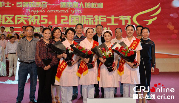 图片默认标题_fororder_宜宾三医院“最美护士”合影留念--摄影吴丽娟