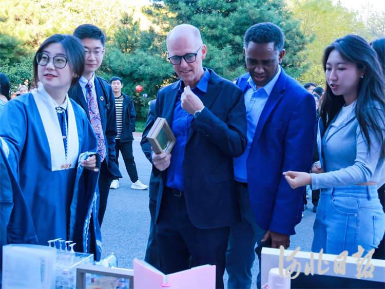 肯尼亚代表团和联合国人口基金驻华代表处一行到访燕京理工学院 肯尼亚代表团和联合国人口基金驻华代表处一行到访燕京理工学院