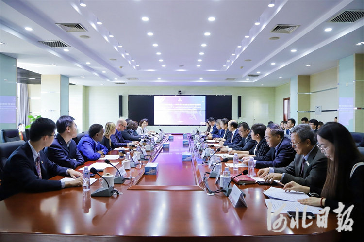 肯尼亚代表团和联合国人口基金驻华代表处一行到访燕京理工学院 肯尼亚代表团和联合国人口基金驻华代表处一行到访燕京理工学院